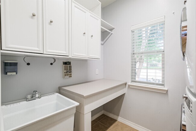 Building Photo - 24506 Screech Owl Ct