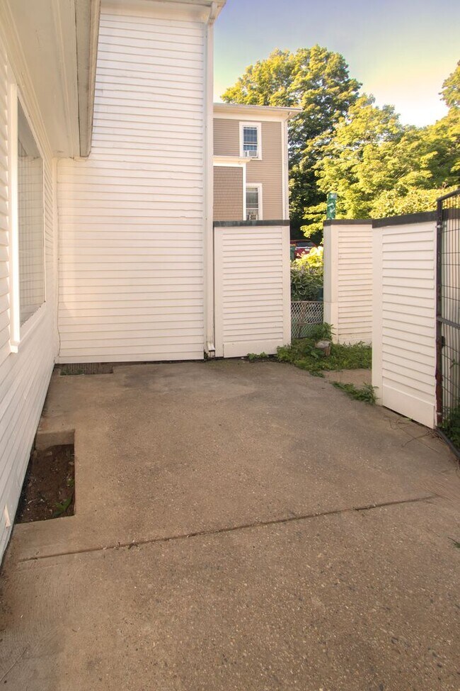Building Photo - 168 Central Ave