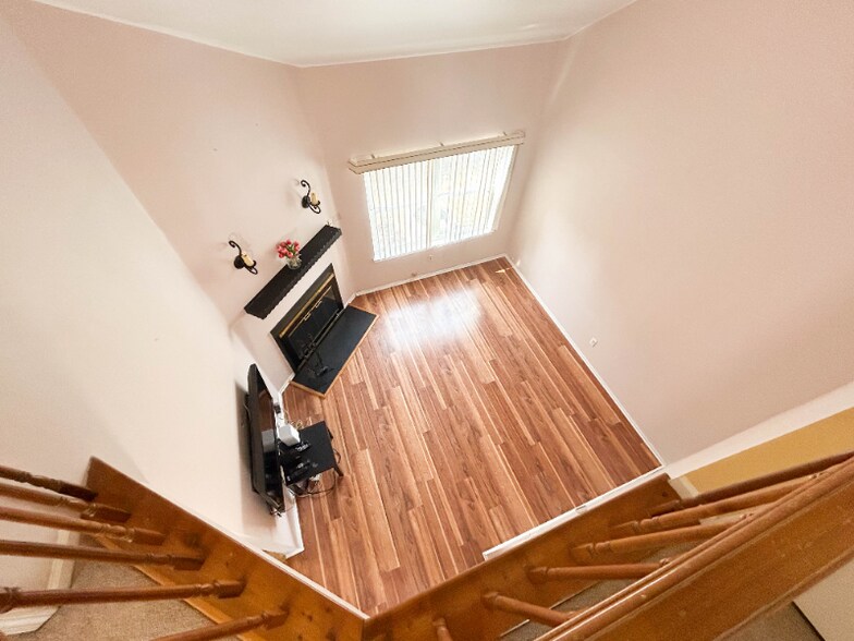 Building Photo - 79 Renaissance Ln