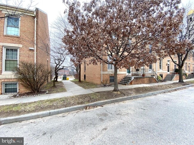 Building Photo - 1110 S Kenwood Ave