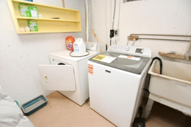 Building Photo - 3 bedroom 2 bath ranch style home in South Bend IN