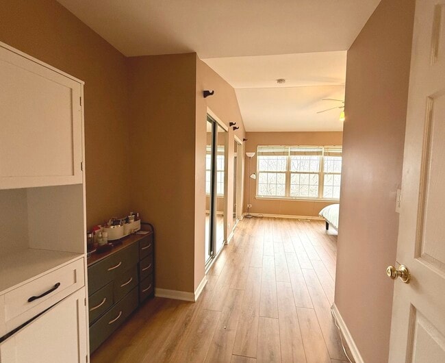 Building Photo - 2481 Oneida Ln