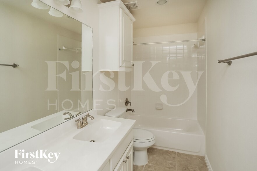 Building Photo - 1014 Longhill Way