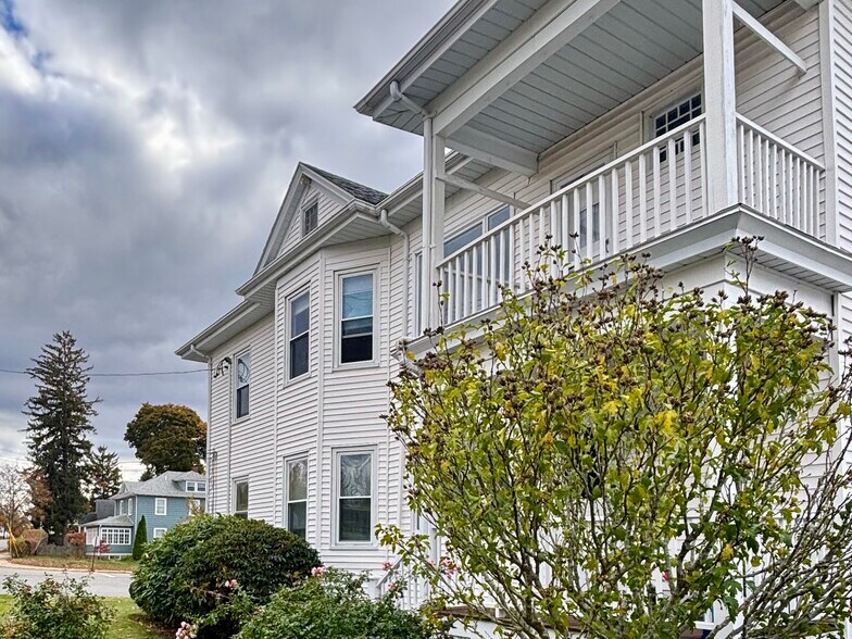 Building Photo - 94 Columbia Park