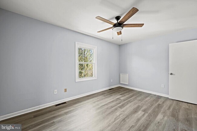 Building Photo - 2402 Raintree Ave