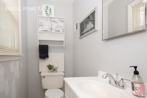 Building Photo - 4828 Bond-