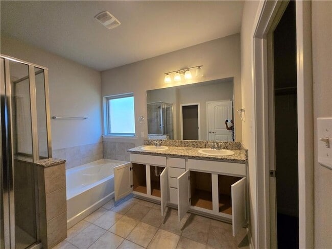 Building Photo - 440 Lakeshore Village E
