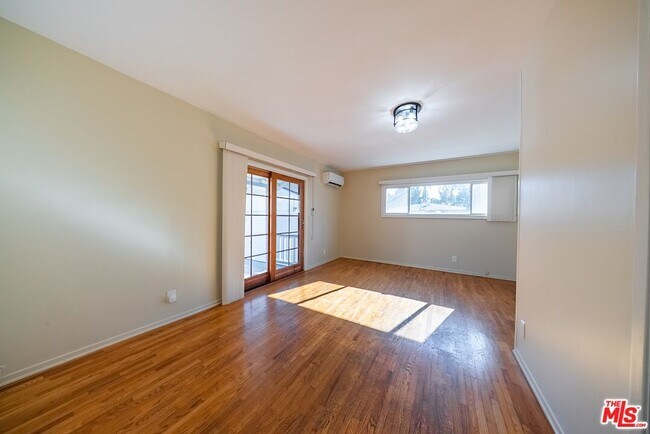 Building Photo - 2551 S Bentley Ave