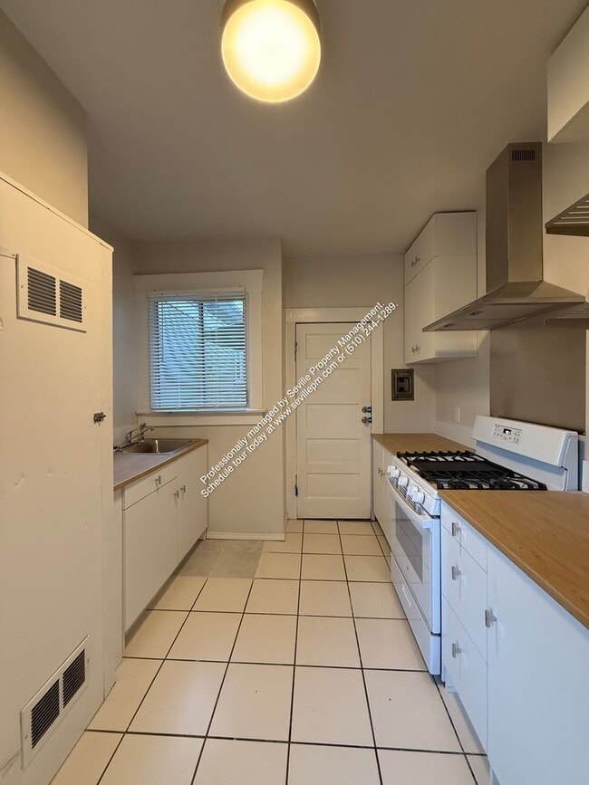 Building Photo - 18th and Filbert St