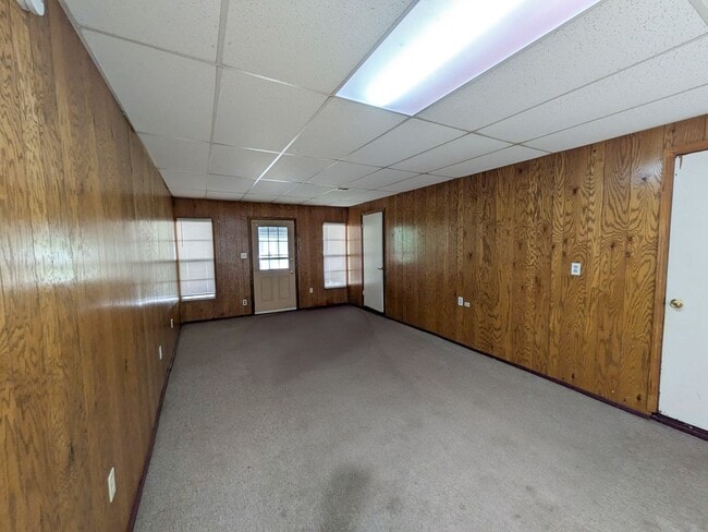 Building Photo - 306 Bridal Wreath Ave