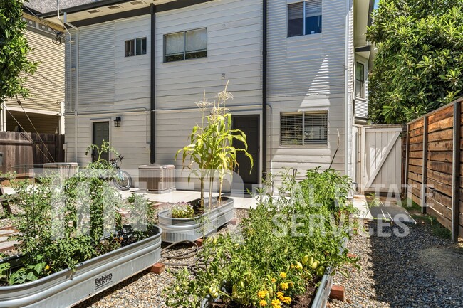Building Photo - 1508 E Street-