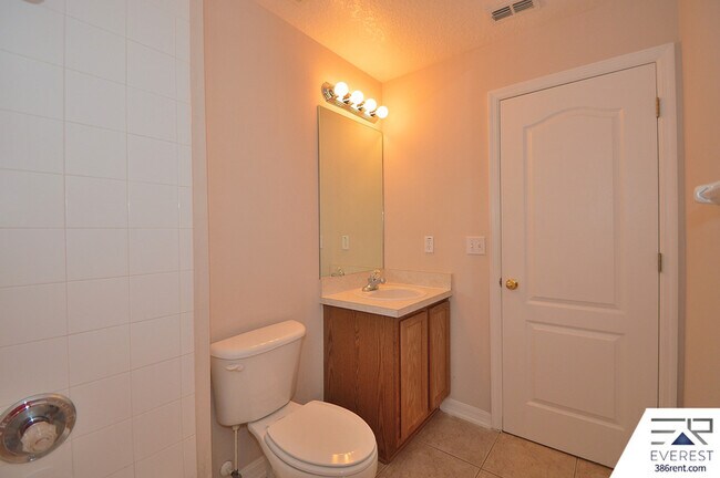 Building Photo - 40 Persimmon Dr