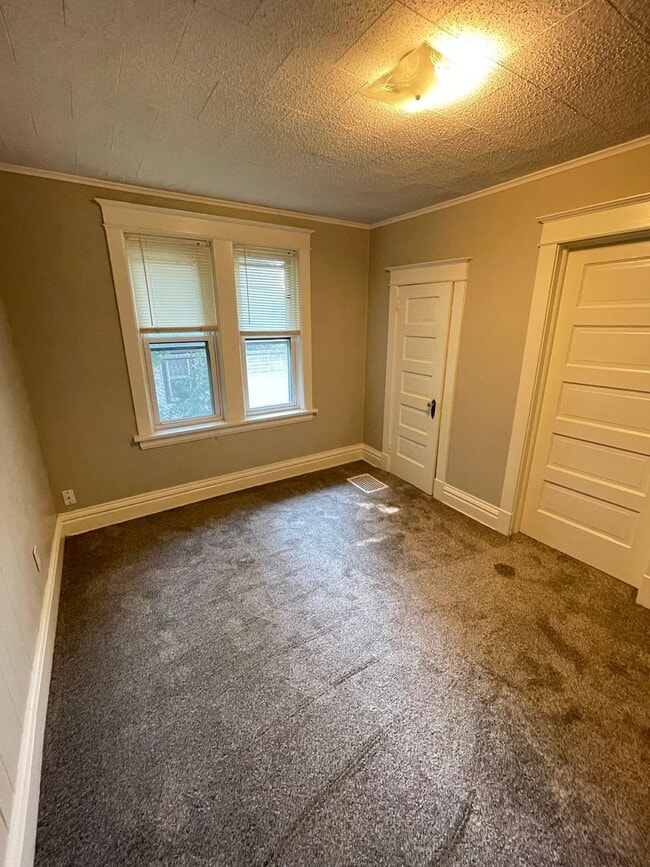Building Photo - Available June 13th - 4 BED 2 BATH