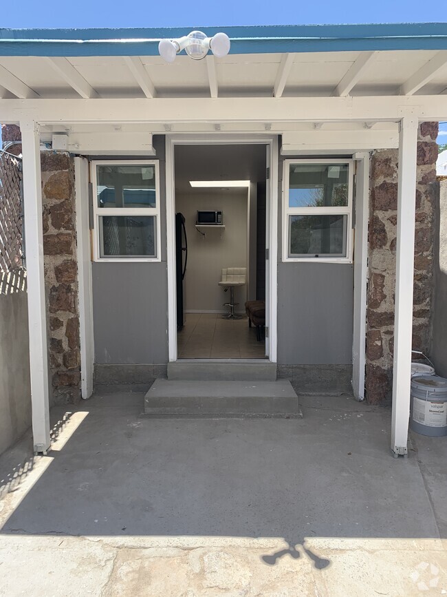 BRAND NEW STUDIO!! - 4505 Pershing Dr