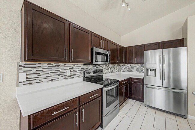 Building Photo - 1331 W Blue Ridge Ct