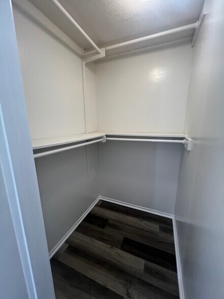 Building Photo - 1110 Hingham Ln