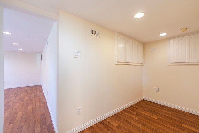 Building Photo - Super Cute 3bed 2 bath home with peek-a-boo ocean view South Redondo