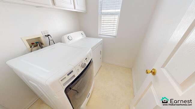 Building Photo - Bright & Stylish 4BR Townhouse with Privat...