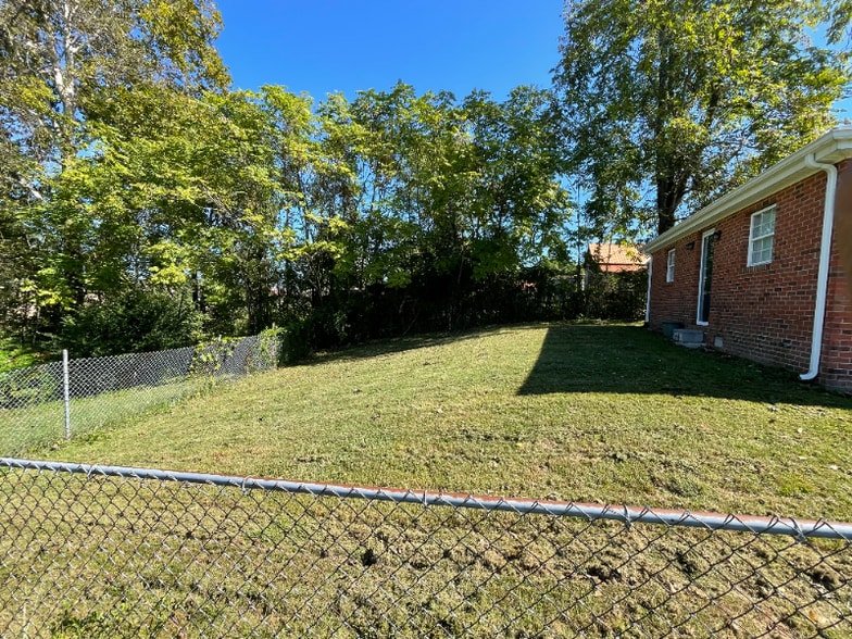 Building Photo - 239 N McWhorter St