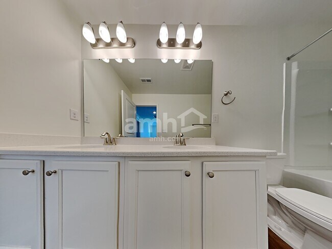 Building Photo - 156 Larragan Dr