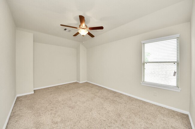 Building Photo - 1437 Northwood Springs Dr