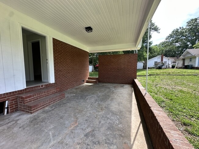 Building Photo - 1300 Westwood St