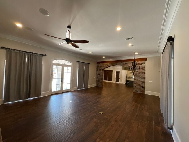 Building Photo - Live in Greystone Golf & Country Club!