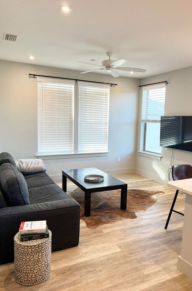 Building Photo - 2501 Bienville Blvd