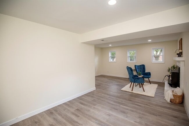 Building Photo - 810 Clearfield Ln
