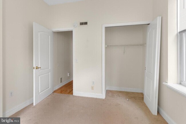 Building Photo - 4215 Ridge Ave