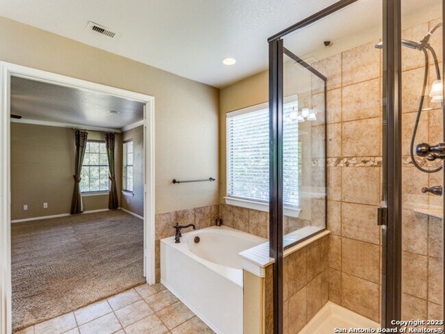 Building Photo - 4bed 2.5 bath