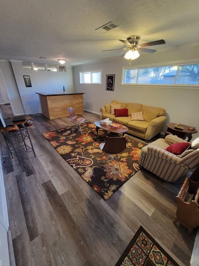 Building Photo - Bryan - 3 bed/ 2 bath / 2 car garage house with fenced back yard, near Texas A&M