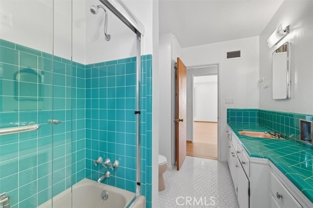 Building Photo - 3644 S Cabrillo Ave