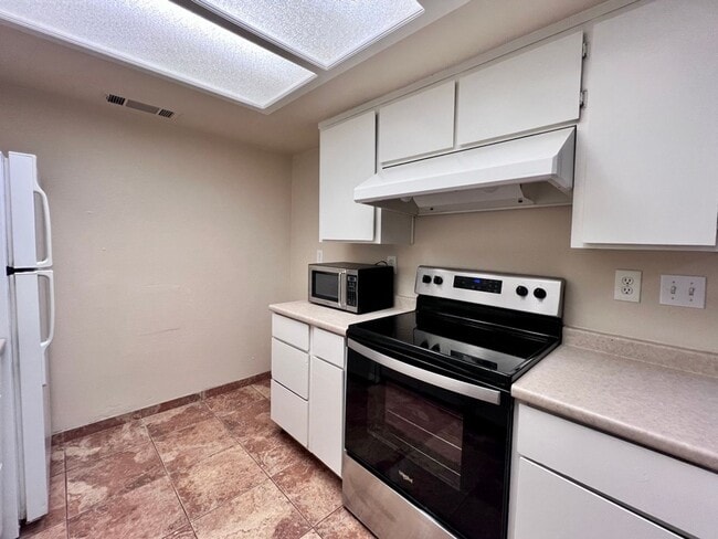 Building Photo - $1,595 Shields & Fowler, 3 Bedroom - E. Shields Ave #118, Fresno / Gated Community