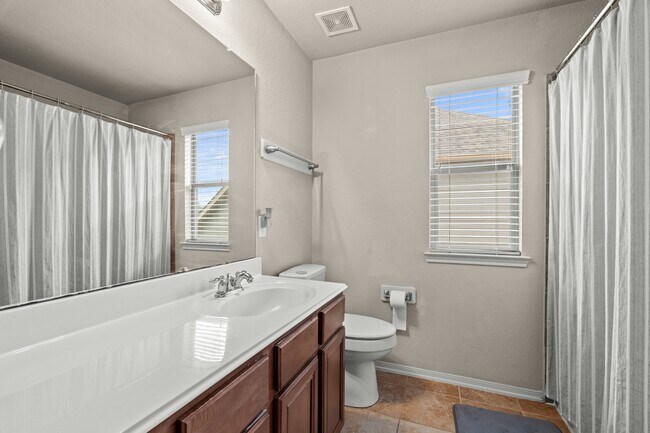 Building Photo - 14402 Hazeldale Dr