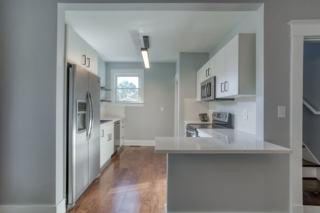 Building Photo - HOUSE FOR RENT