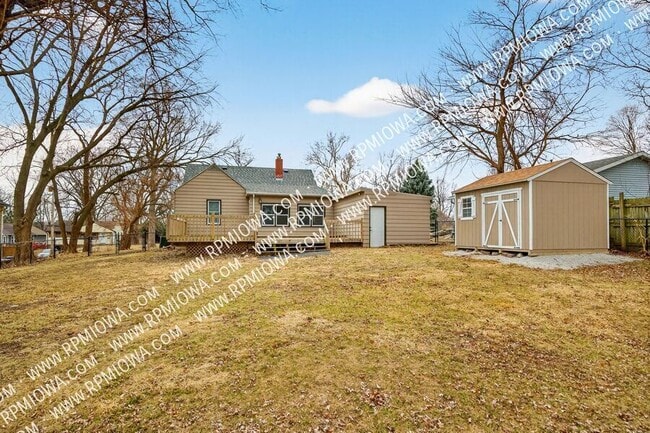 Building Photo - 6717 Roseland Dr