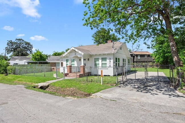 Building Photo - 3916 Kennon St