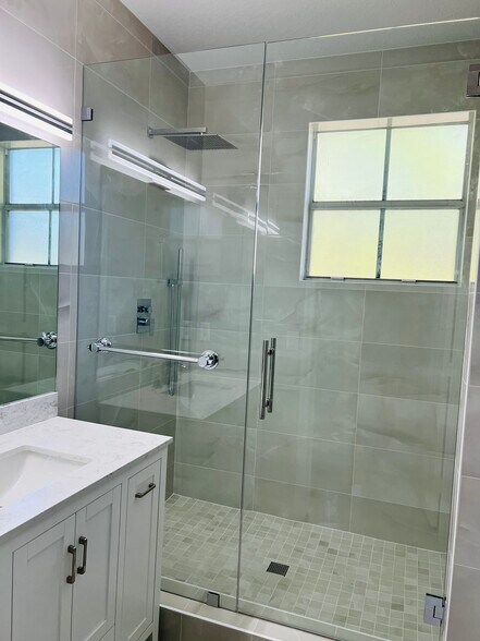 Building Photo - 4914 White Mangrove Way E