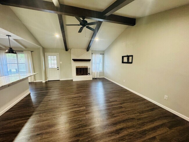 Building Photo - Amazing Midway ISD Home