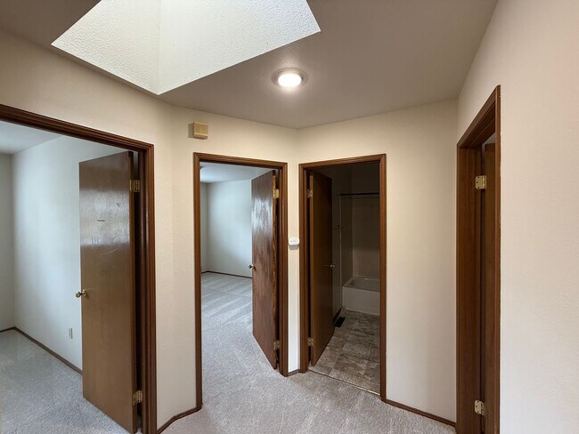 Building Photo - Beautiful 4 bed 2.5 bath Edmonds, WA. $3850/mo.