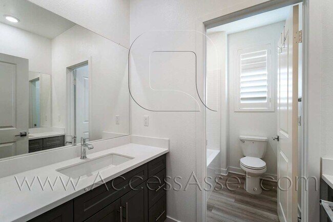 Building Photo - Spacious 4 Bed/3.5 Bath Gem Home In Menifee!