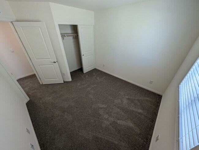 Building Photo - 5658 Mesa Sedona St