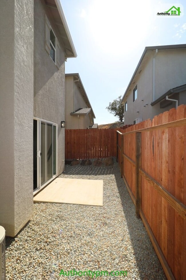 Building Photo - 844 Mission De Oro Dr