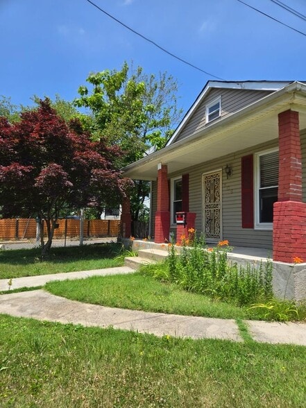 Building Photo - 809 Eastern Ave NE