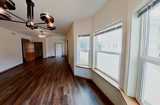 Building Photo - 514 Olive St