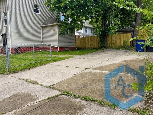 Building Photo - 3571 E 108th St