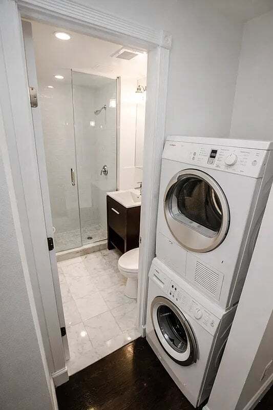 Building Photo - 326 E 4th St