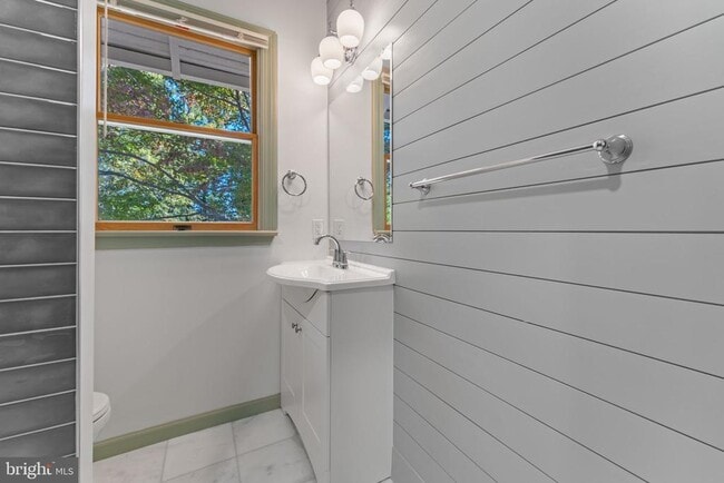 Building Photo - 6107 44th Ave