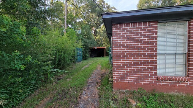 Building Photo - 2100 Hill Top Ct